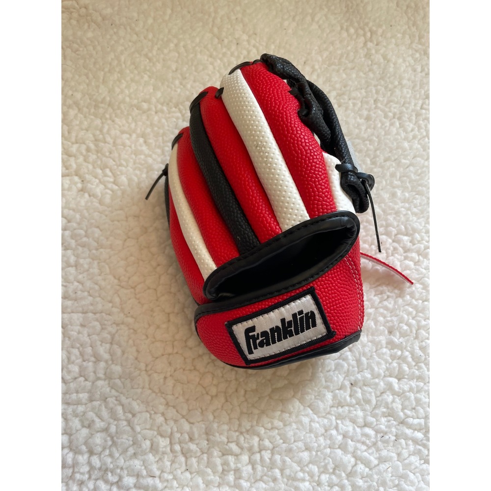 Franklin RTP 8.5 Inch Kids Baseball Glove Red White Black‎ Right Hand Throw